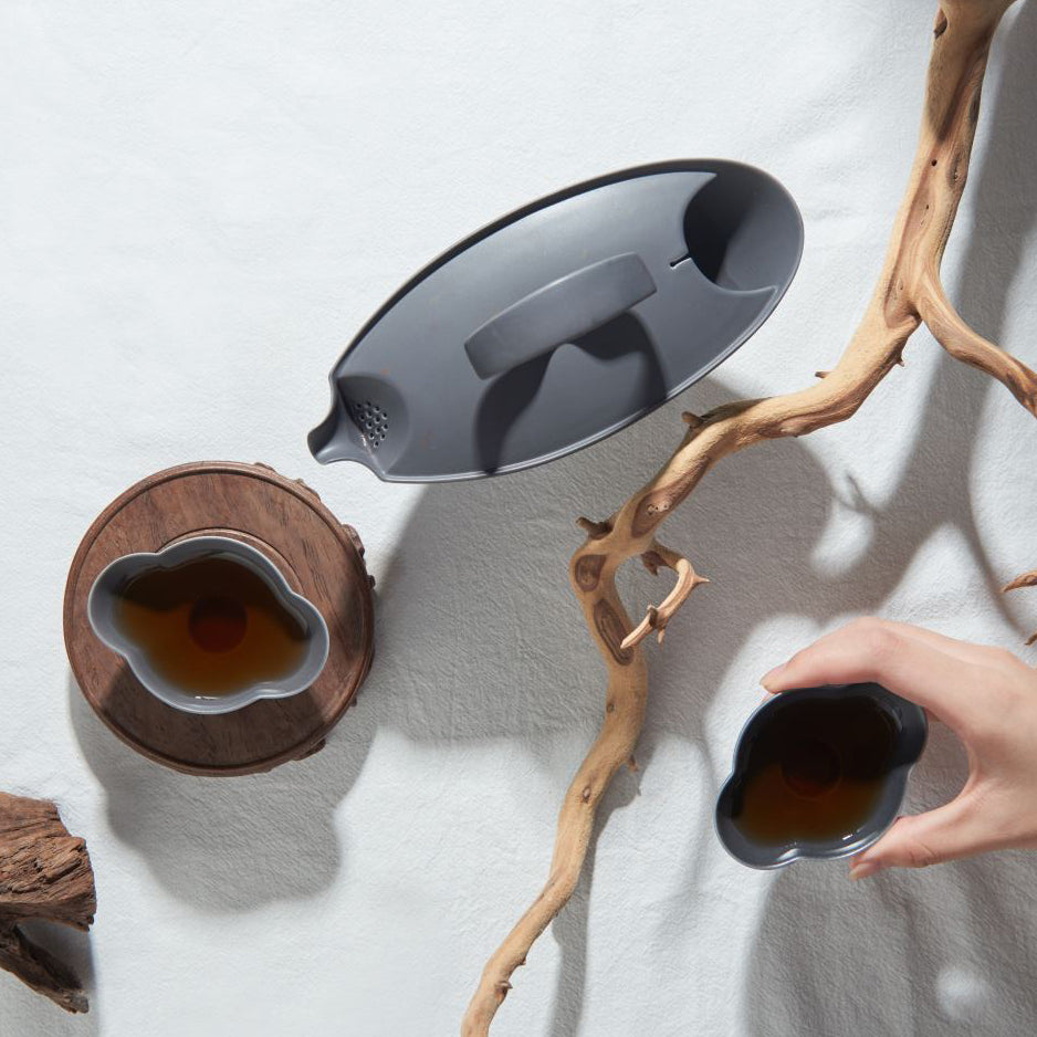 行雲霧黑茶壺沖泡茶湯｜山水線系列現代茶席