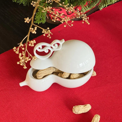 《相依》白瓷盒以葫蘆為靈感，可作為首飾收納或空間擺飾