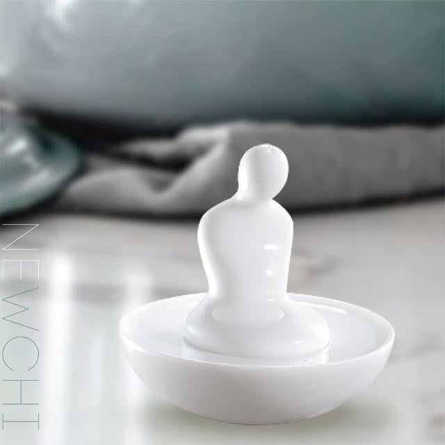 新氣 Renewing Qi 白瓷椒鹽罐近景｜極簡白瓷與沉靜生活美學