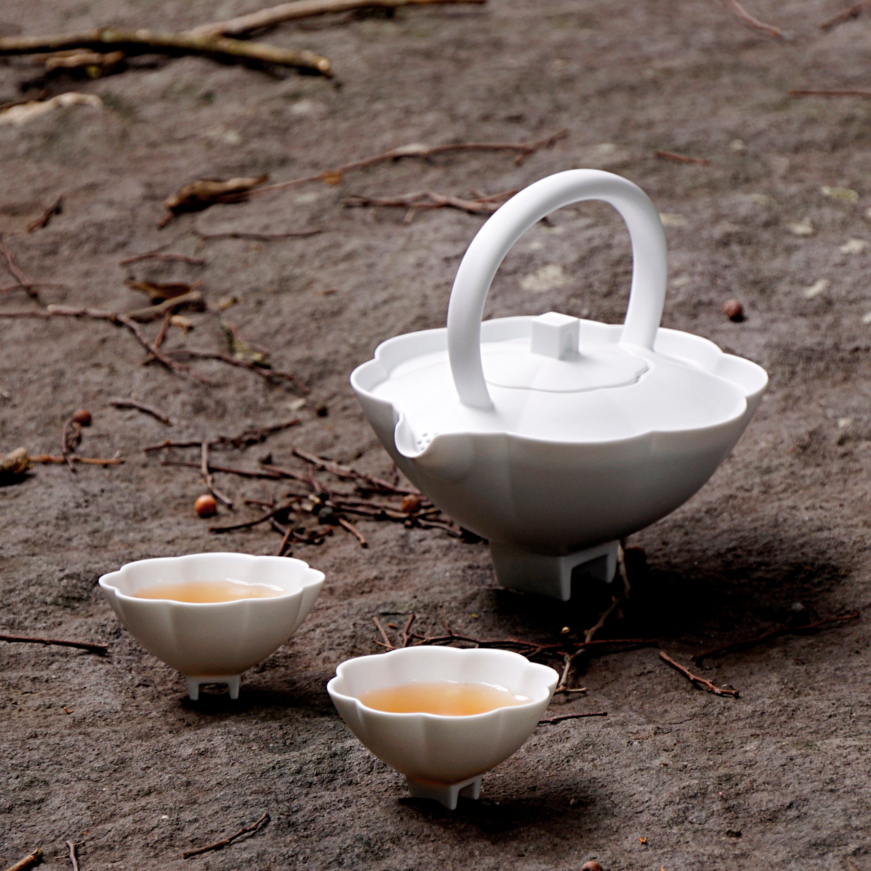 長春》白瓷茶壺與杯組｜山水靈感× 春花器形× 儀式茶具｜八方新氣