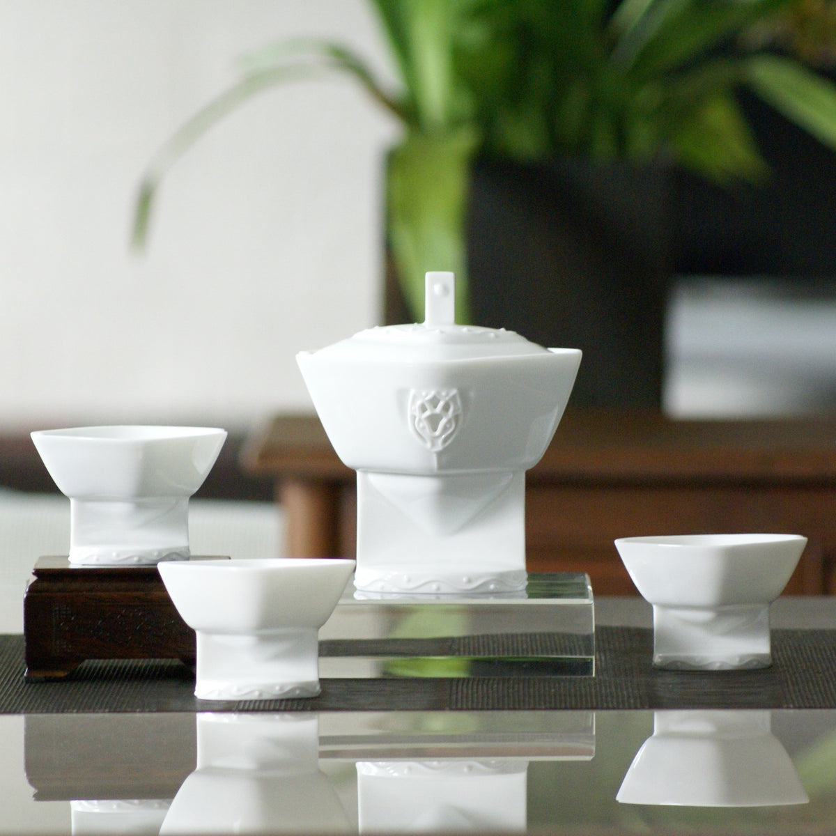 花祭白瓷蓋杯組・菱形杯身高台底座・八方新氣NewChi Porcelain