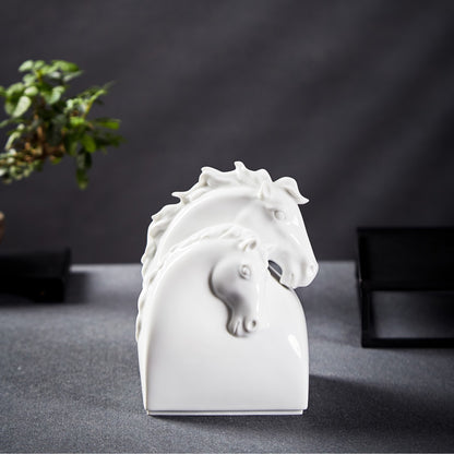 八方新氣《有情》雙馬肖像瓷偶，象徵友誼與共同前行