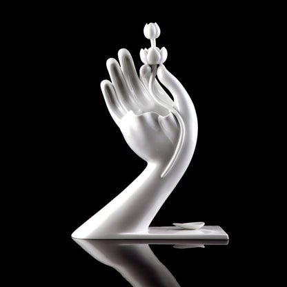 
大慈飄香白瓷花器深色背景反面・手型花器包容設計・八方新氣 NewChi Porcelain